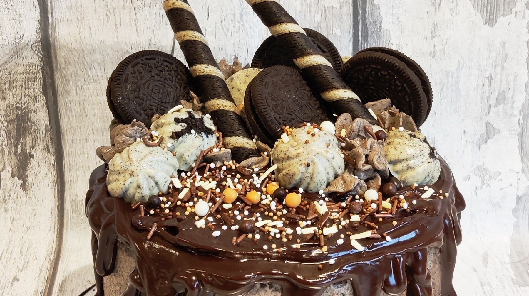 Oreo Drip Cake